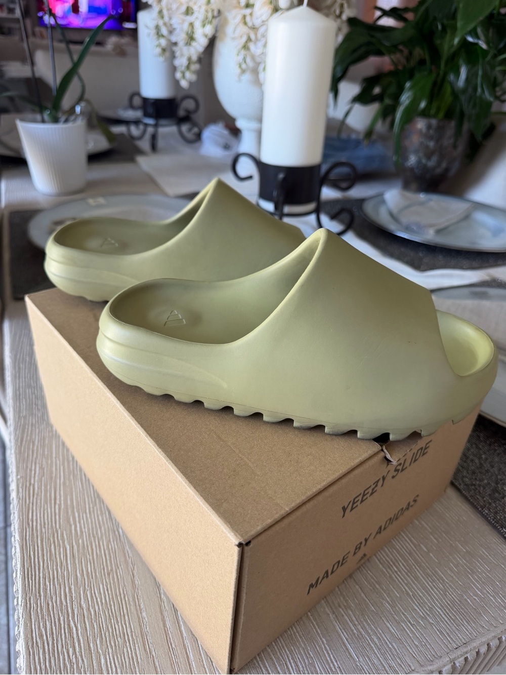 adidas Yeezy Slide Box with Brown Cardboard Packaging